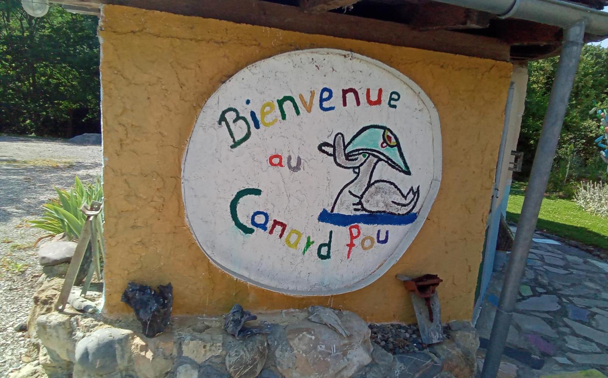 Le Canard Fou Péguilhan Exteriör bild